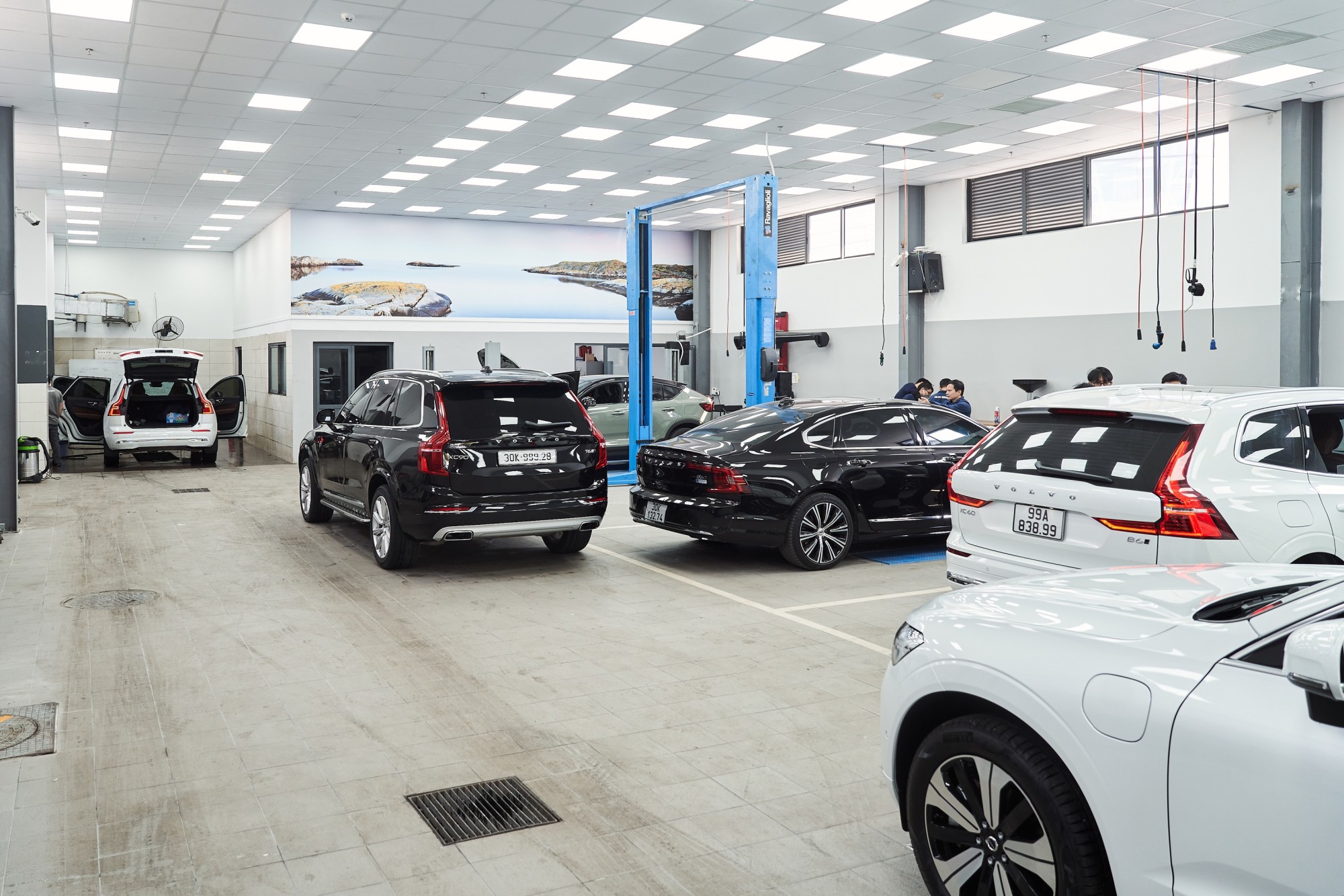 hình ảnh xưởng dịch vụ đại lý volvo hà nội